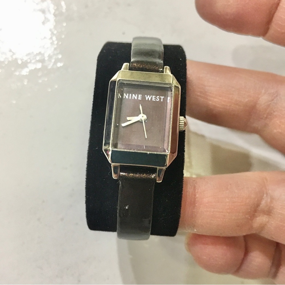 NINE WEST Ladies wristwatch with leather adjustable strap